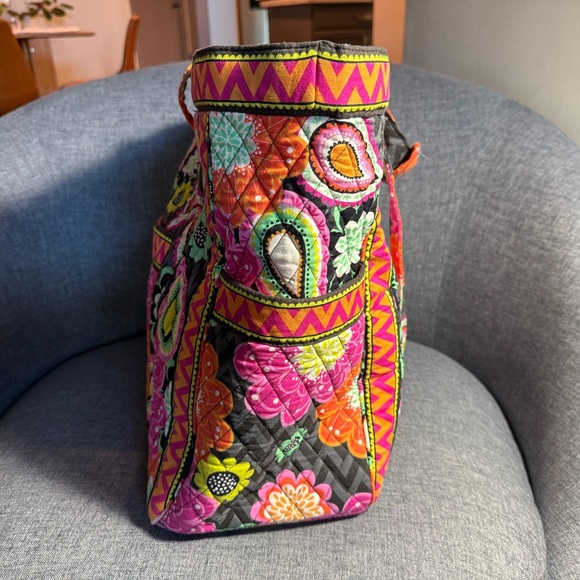 Vera Bradley Get Carried Away Tote Ziggy Zinnia - Retired Design - Picture 4 of 9